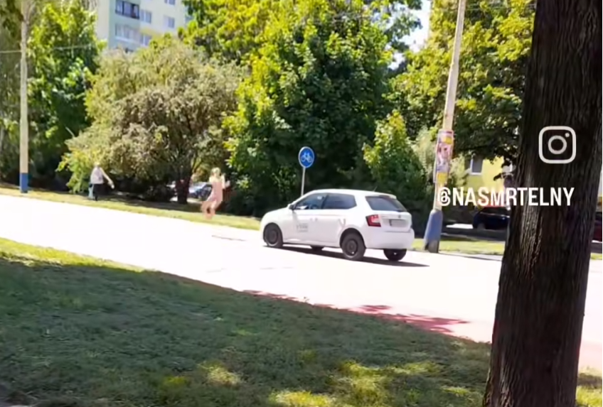 Egy pucér nő próbálta magát az autók alá vetni Eperjesen